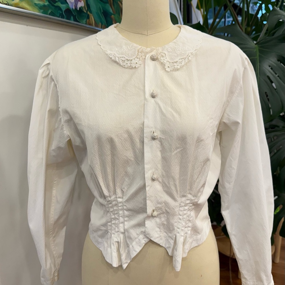 Renato Nucci  white blouse with lace collar and buttons.Made in France. Size 38